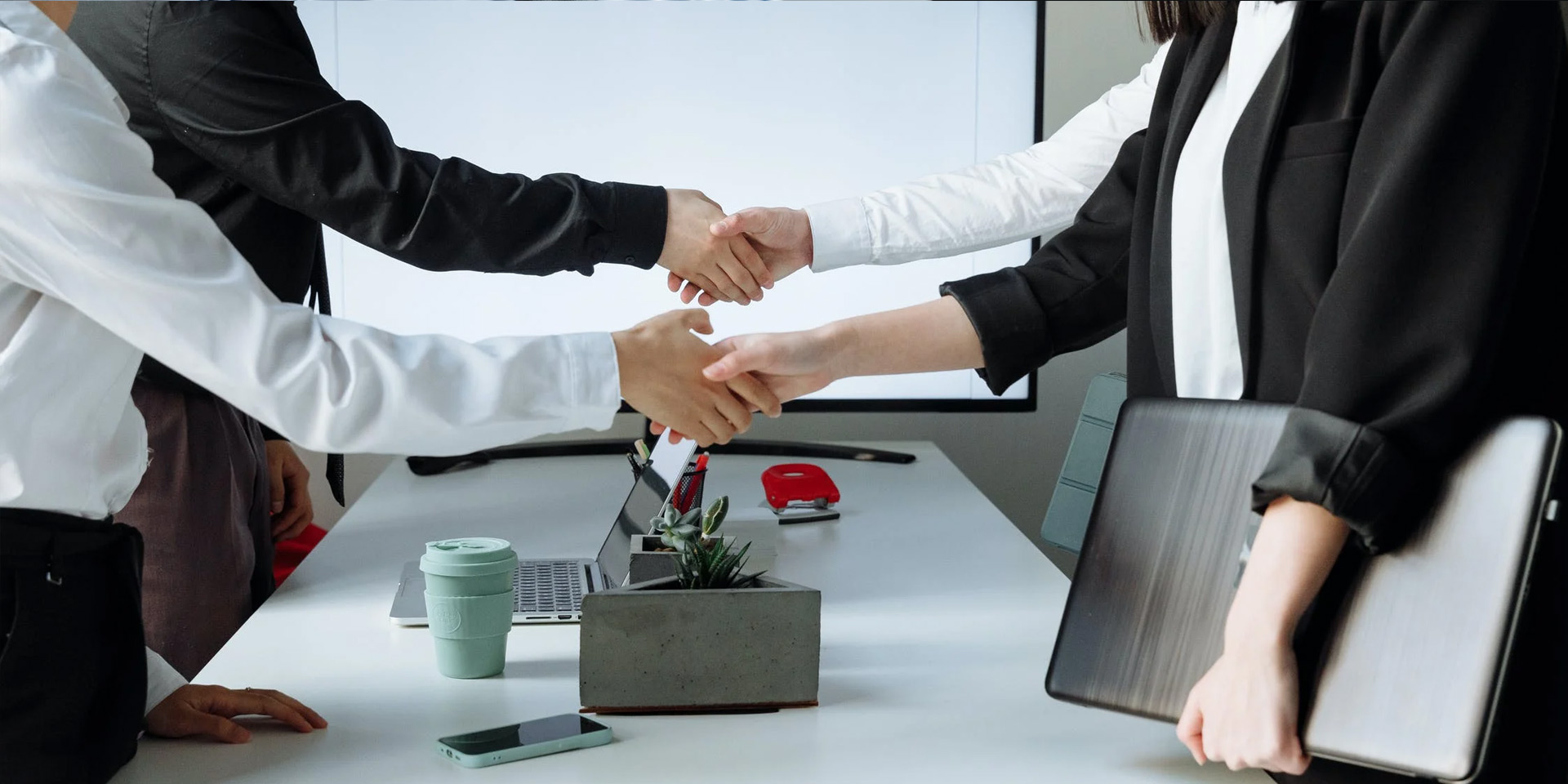 ��������